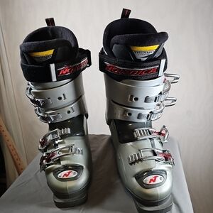 Nordica Ski Boots Flex Index 60 with Thermo Custom Fit Size W6